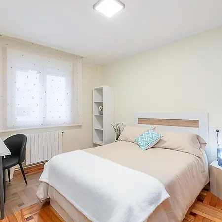 아파트 Lovely 4-bedroom In *