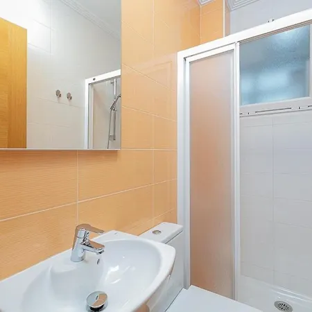 Lovely 4-bedroom In 아파트 비고