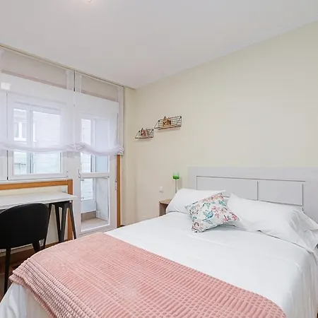 Lovely 4-bedroom In 비고