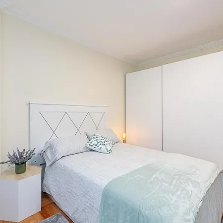 Lovely 4-bedroom In Vigo