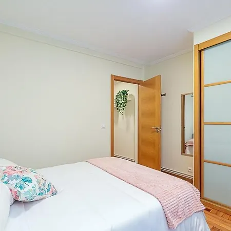 Apartman Lovely 4-bedroom In