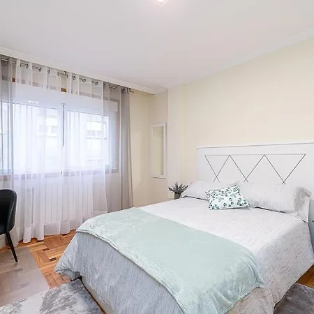 Lovely 4-bedroom In Apartman Vigo