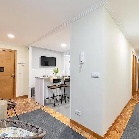 Lovely 4-bedroom In Apartman