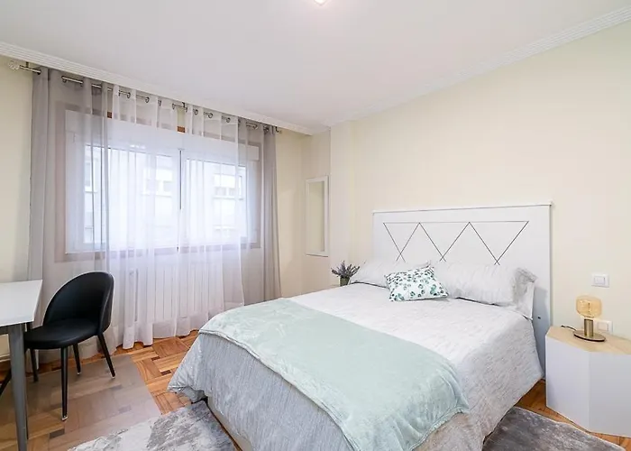 Lovely 4-bedroom In Apartman Vigo