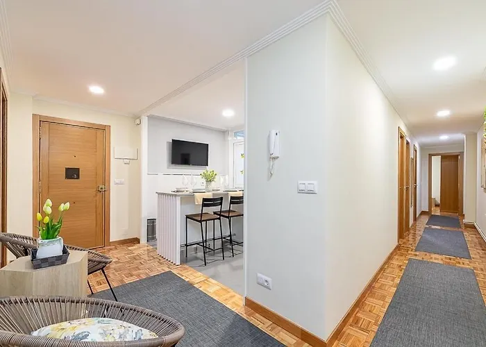 Lovely 4-bedroom In Apartman